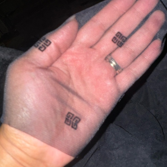 Black Givenchy leggings. Mesh with all over Givenchy logo. - Picture 4 of 12